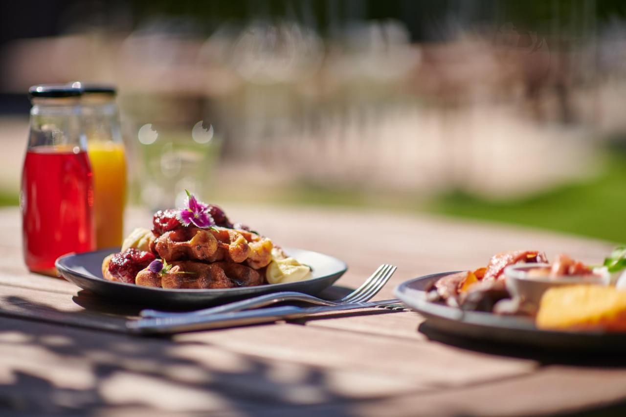 Parehua Resort Martinborough Bagian luar foto A typical meal at the restaurant