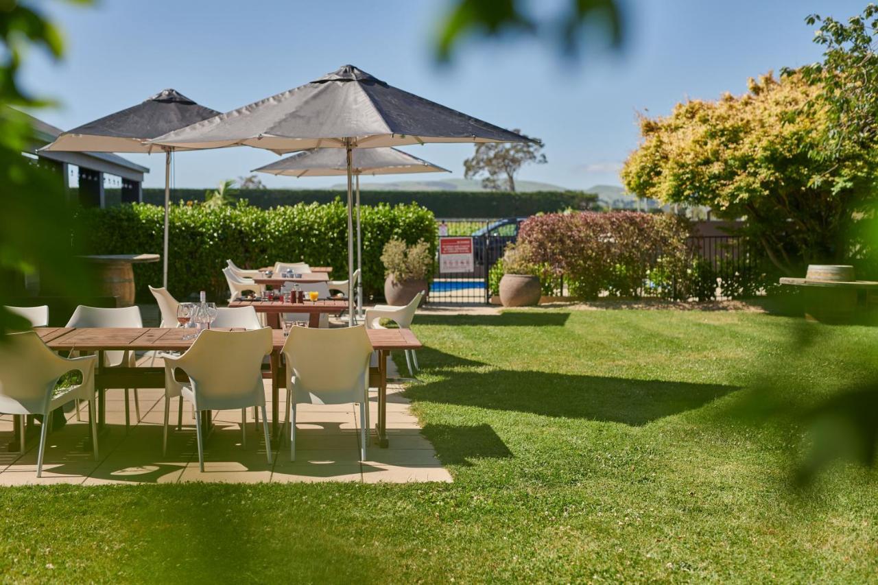 Parehua Resort Martinborough Bagian luar foto The garden at the hotel