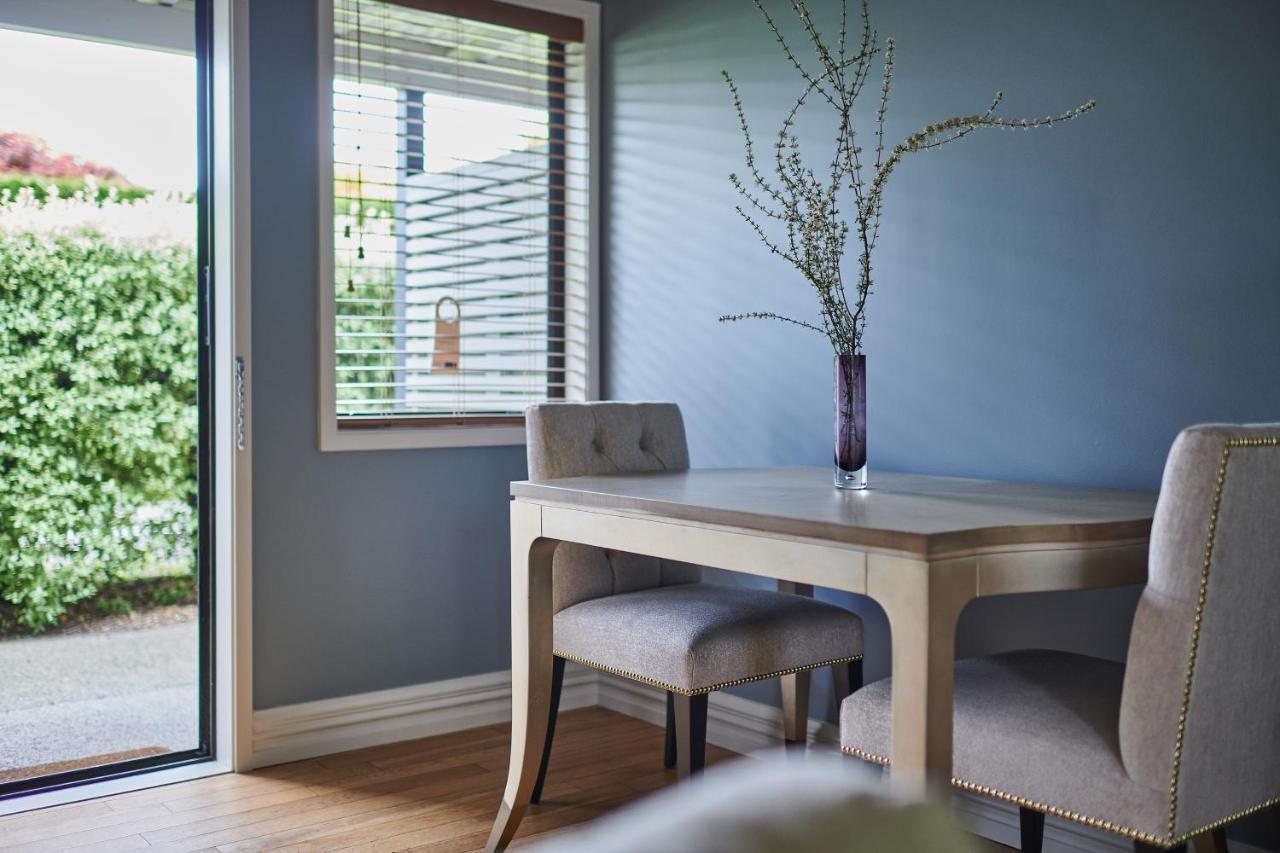 Parehua Resort Martinborough Bagian luar foto A dining room