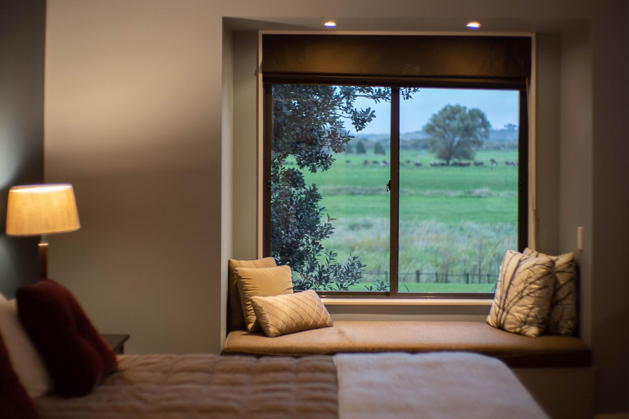 Parehua Resort Martinborough Bagian luar foto A window seat