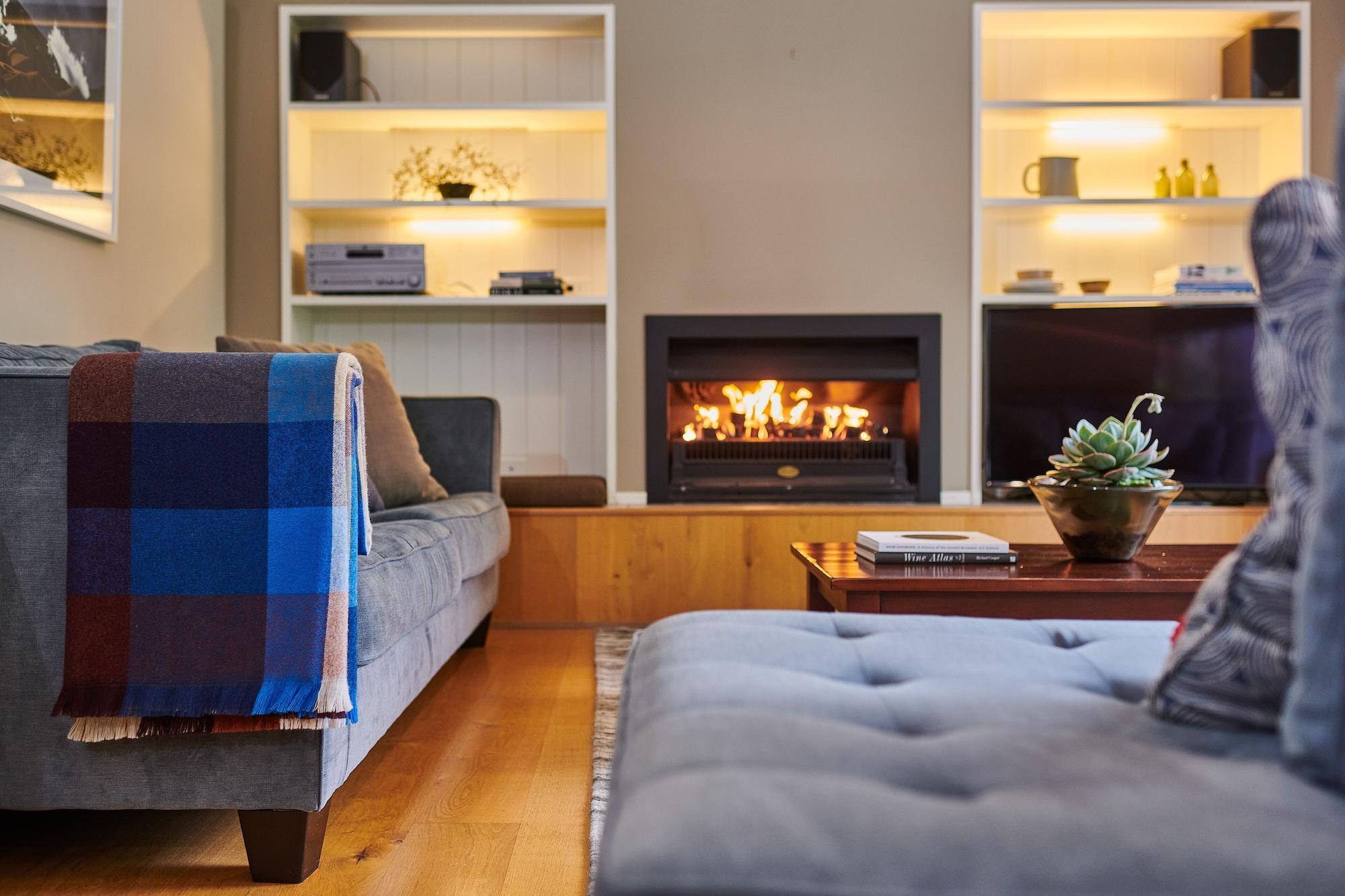 Parehua Resort Martinborough Bagian luar foto A fireplace in a living room