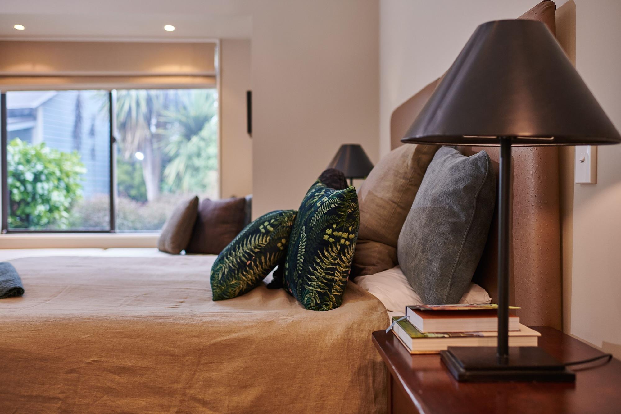 Parehua Resort Martinborough Bagian luar foto A table lamp
