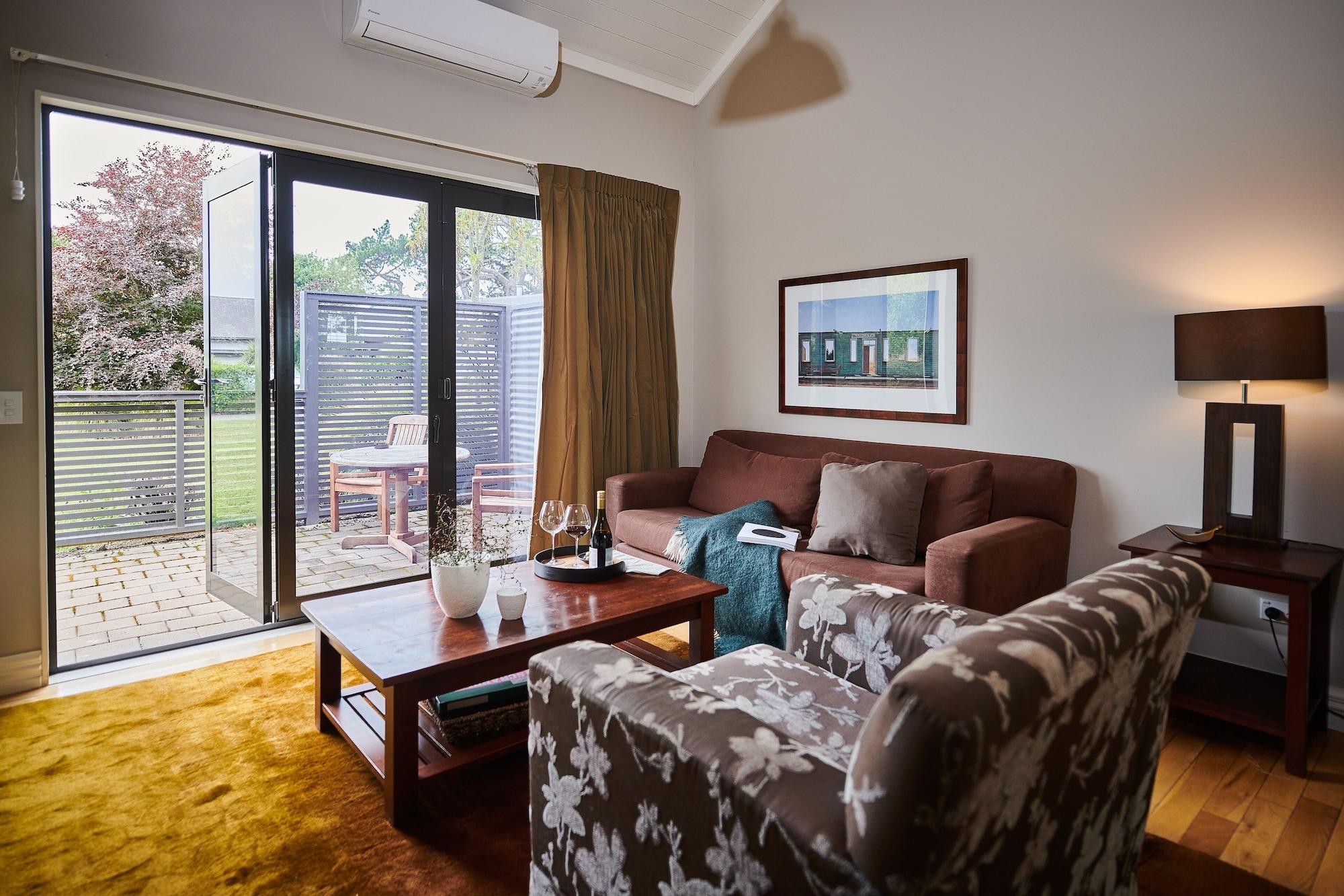 Parehua Resort Martinborough Bagian luar foto A living room in a house