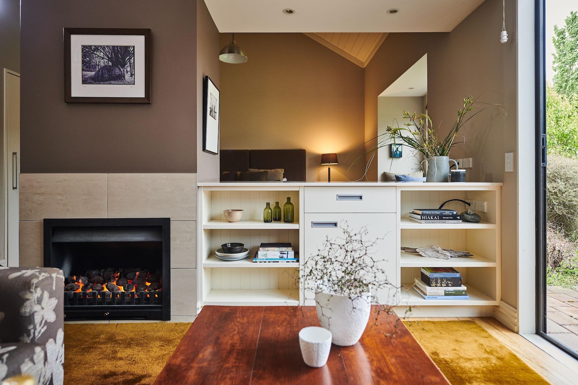 Parehua Resort Martinborough Bagian luar foto A fireplace in a home