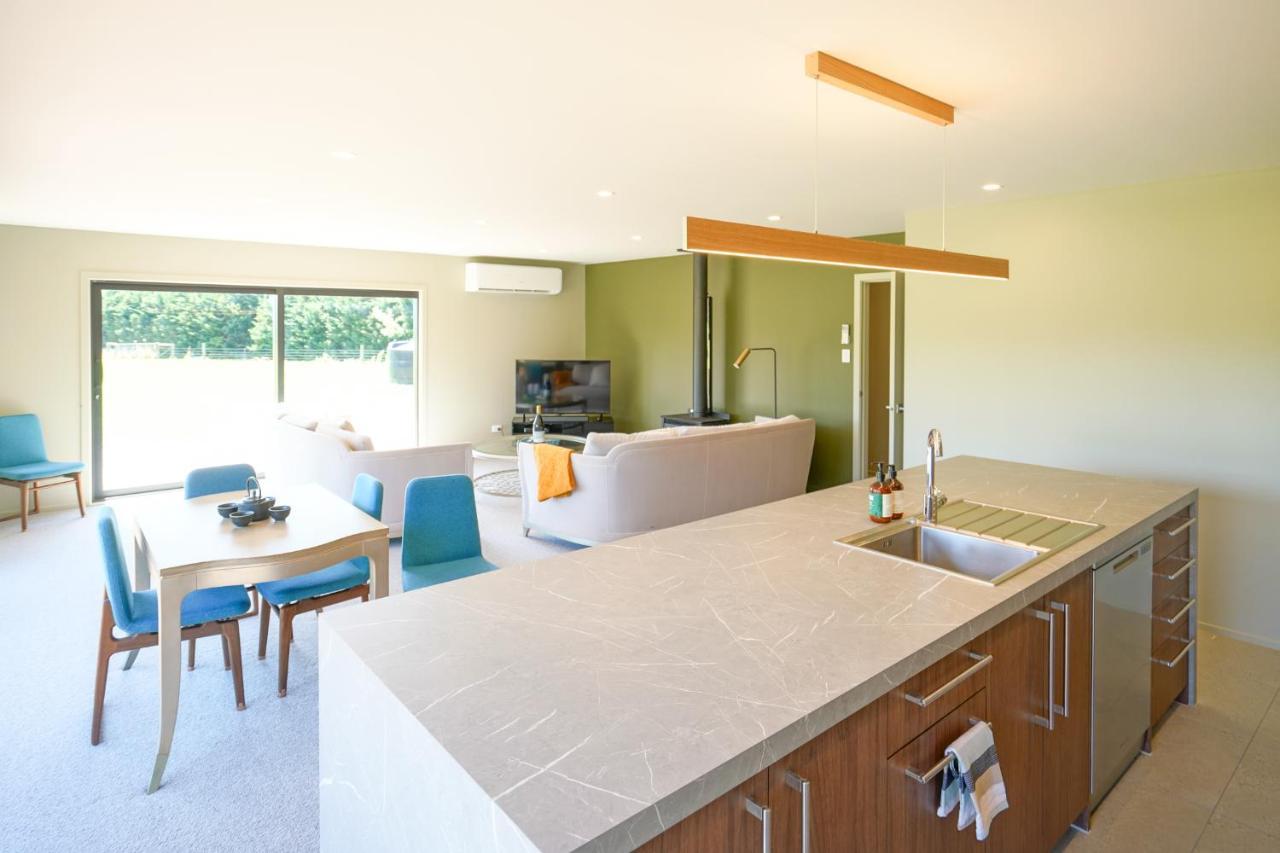 Parehua Resort Martinborough Bagian luar foto A kitchen with a linear layout
