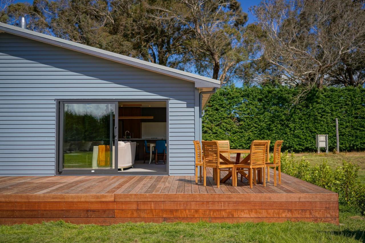 Parehua Resort Martinborough Bagian luar foto A deck in New Zealand