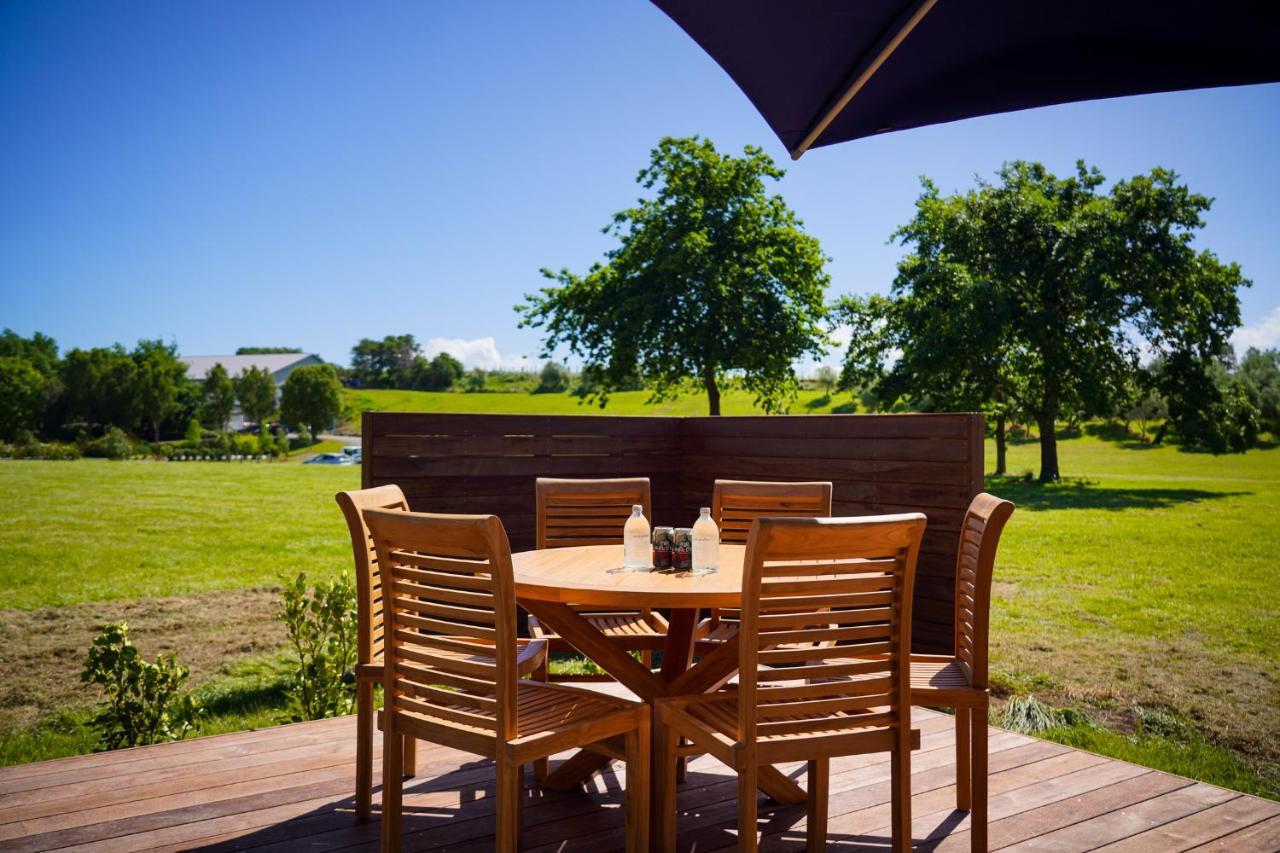 Parehua Resort Martinborough Bagian luar foto The restaurant at the golf course