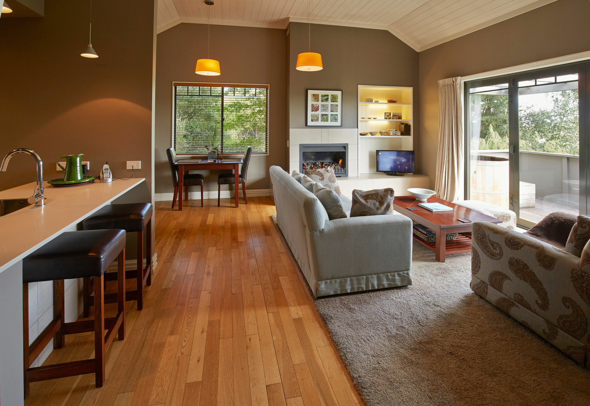 Parehua Resort Martinborough Bagian luar foto A living room in a house