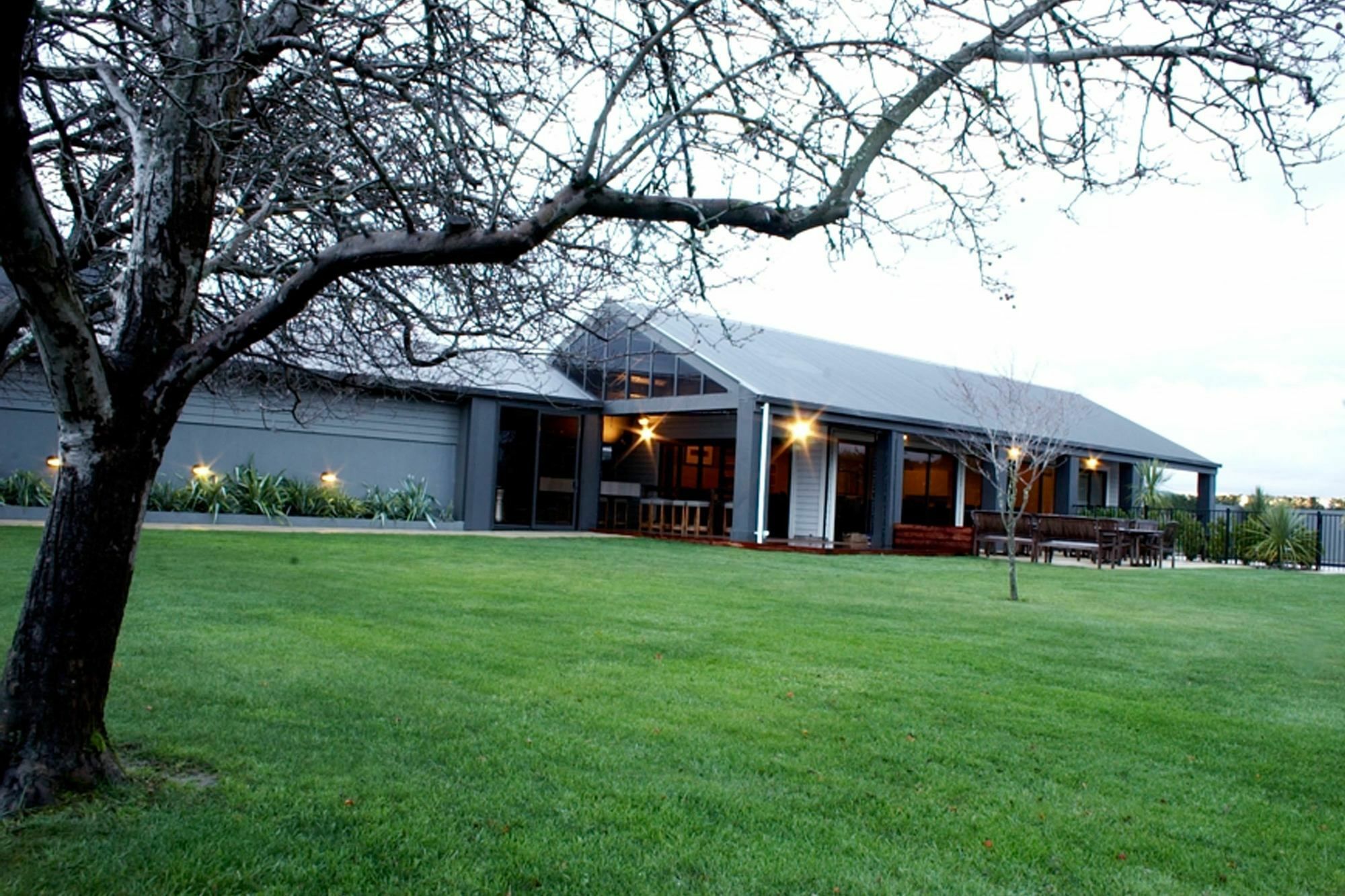 Parehua Resort Martinborough Bagian luar foto The clubhouse at the golf course